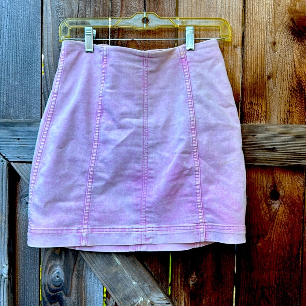 Free People Skirt, size 8, pencil mini skirt, lavender color, stretchy 💜